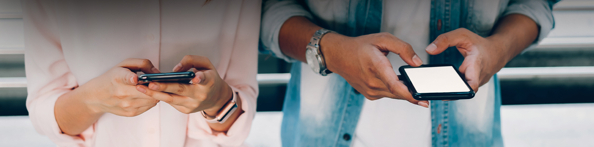 Elegant Wheel Contact Banner